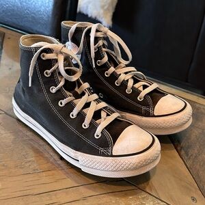 Black high top converse men’s 7/women’s 9